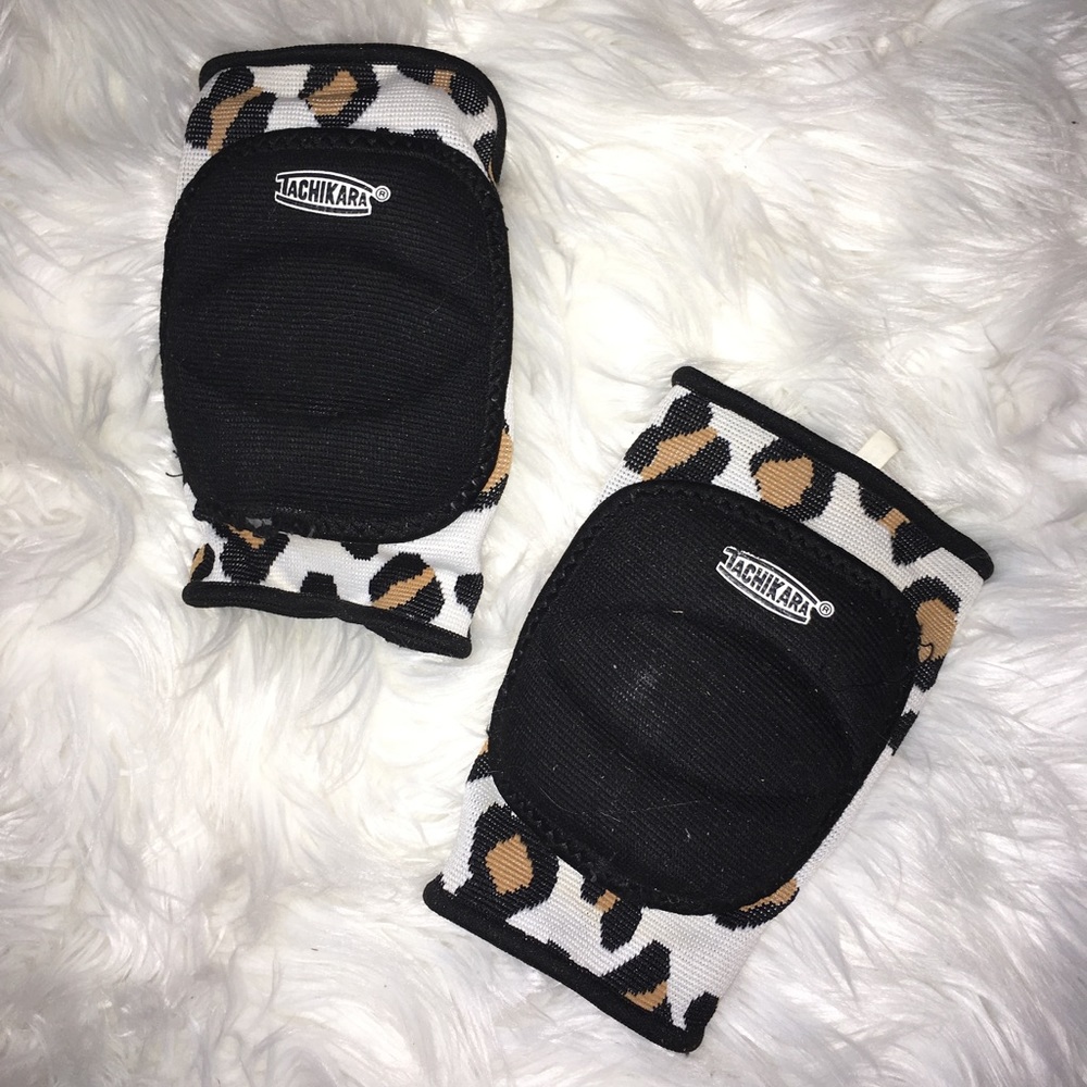 LEOPARD PRINT KNEE PADS